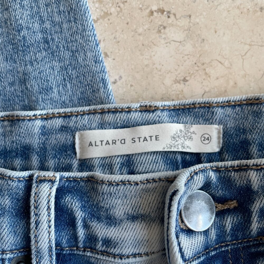 Altar'd State Women's Angelina Straight Leg Jeans Light-Wash, size 24 - Picture 5 of 7